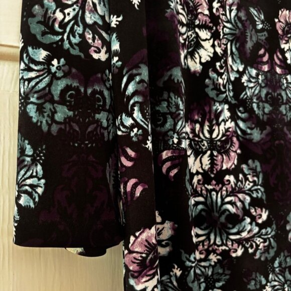 Chico's Size 2‎ Purple Black Teal Floral V Neck Blouse Chicos Large Flowy Slinky - Picture 2 of 8